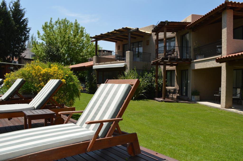 Hotel Lares De Chacras Chacras de Coria Exterior foto
