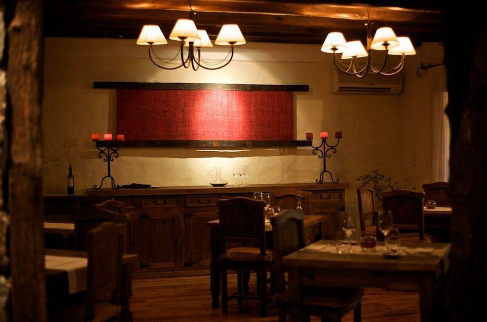 Hotel Lares De Chacras Chacras de Coria Restaurant foto